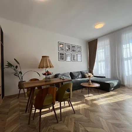 Apartment Timeless Near Center *