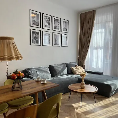Timeless Near Center Apartment Bratislava