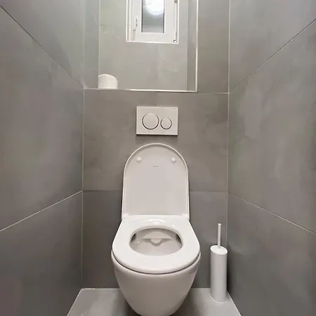 Timeless Near Center Apartment